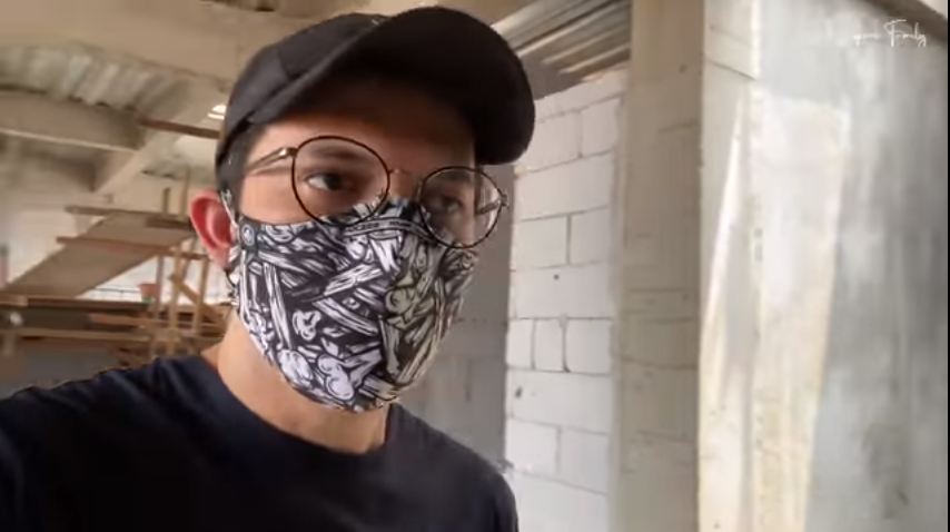 Irwansyah tunjukkan bangunan rumah yang masih proses pembangunan