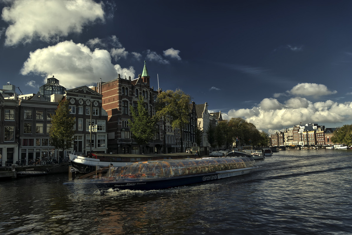 IMAGE: https://i.postimg.cc/Dy6Ps49Y/Easy-HDR-moving-boat.jpg