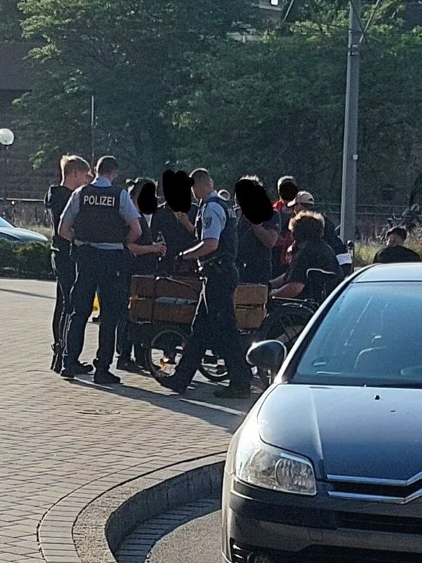 photo_5764980391076281473_y