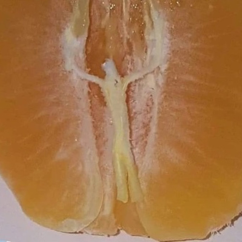 Mujer asegura que vio a Jesucristo en su mandarina y se hace viral