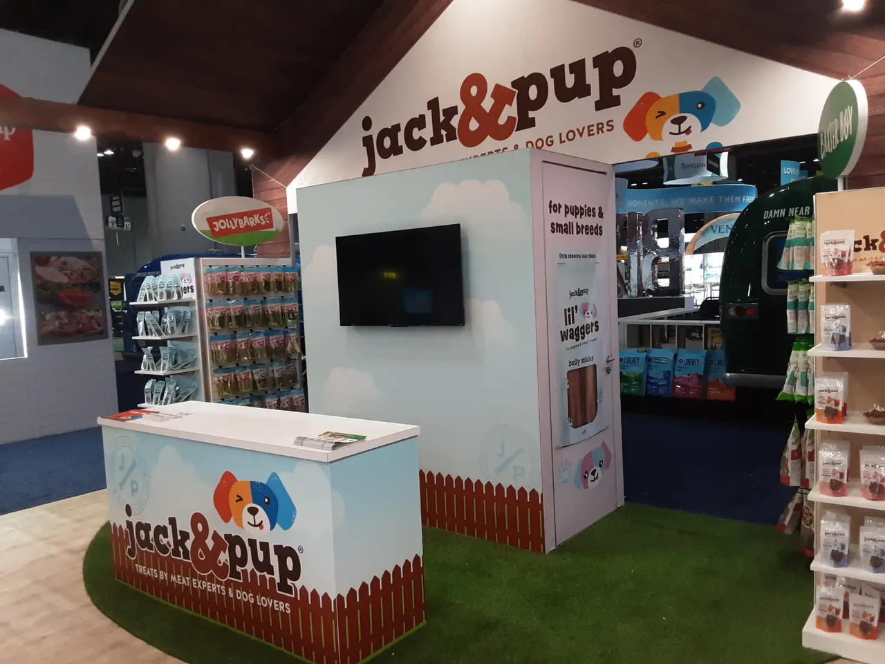 trade show booth staffing