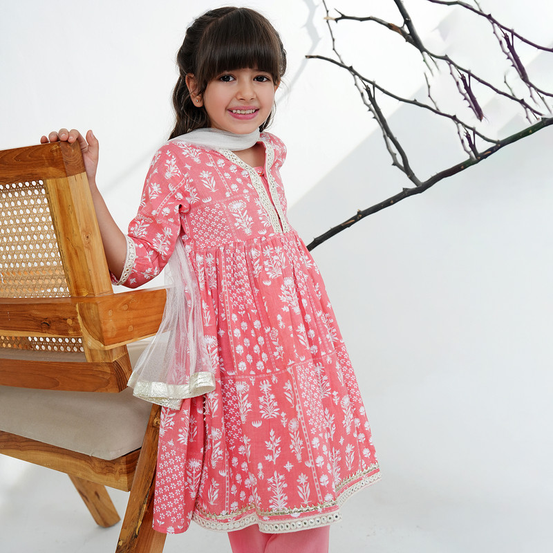 Girls Cotton 3/4th Sleeves Kurta Pajama Set Floral Printed Girls Suit Set - Picture 9 of 22
