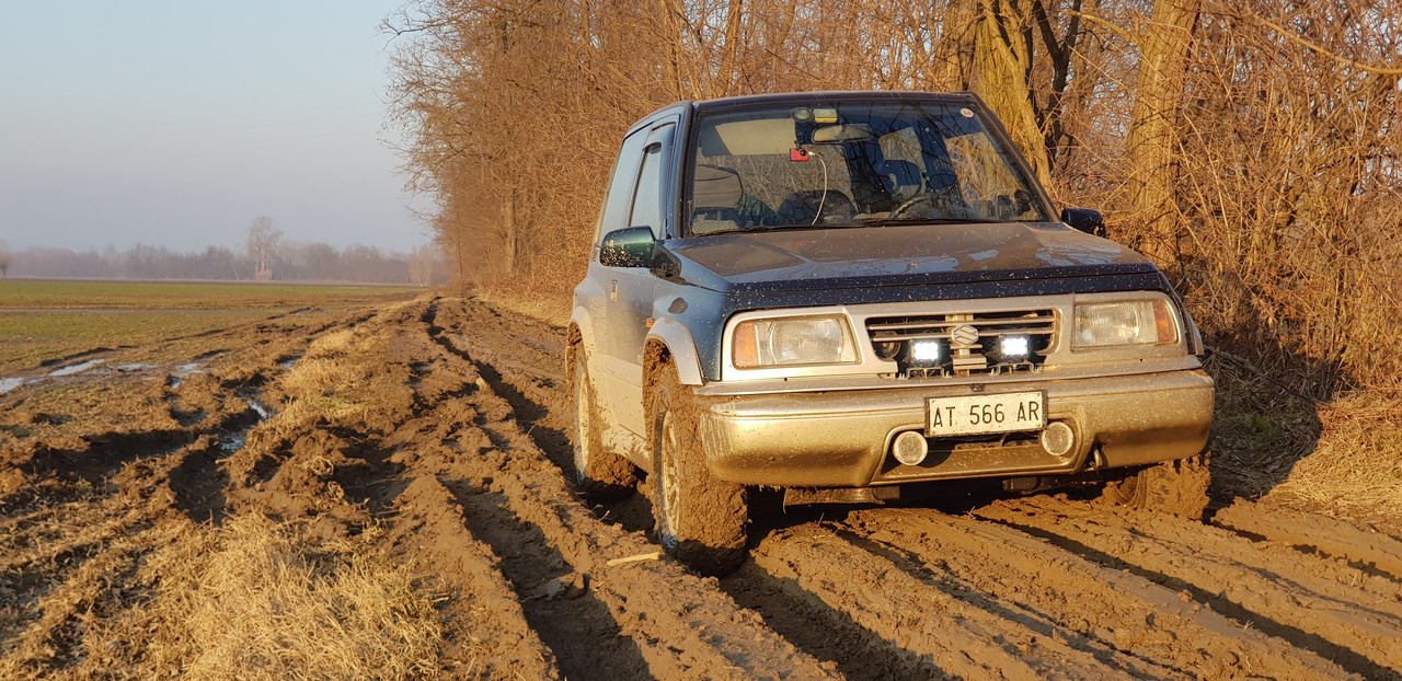 Suzuki Vitara 97 faretti anteriori led
