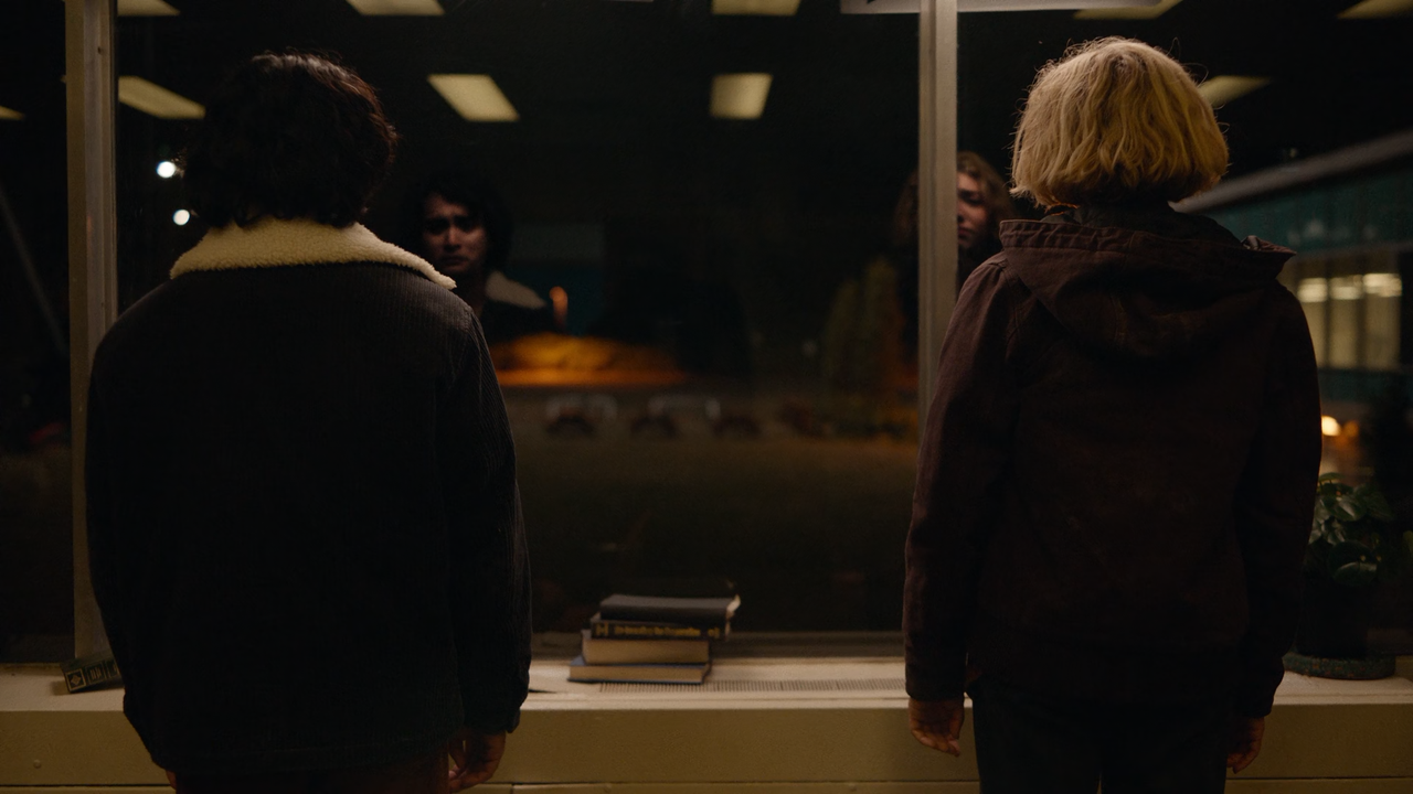 School Spirits (2023) S01E01 My So-Called Death (1080p AMZN WEB-DL x265 10bit EAC3 5.1).mkv_snapshot