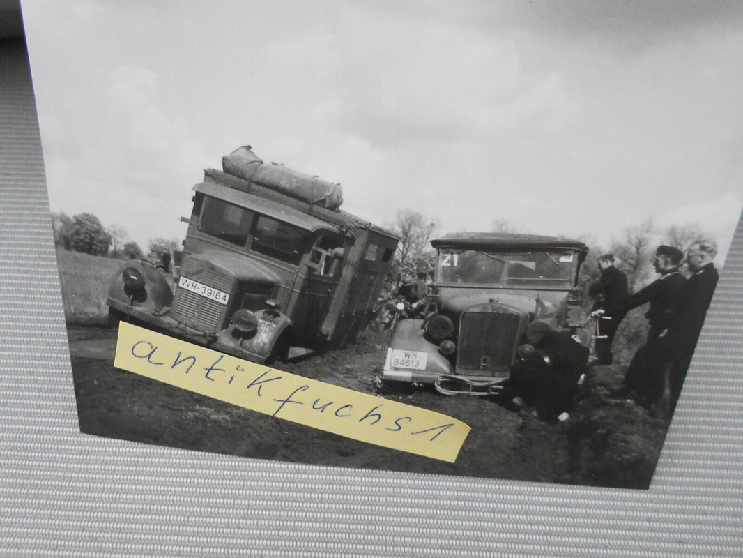 Kübelwagen und LKW bei der 4.PD festgefahren , Kurland-Kessel 1944
