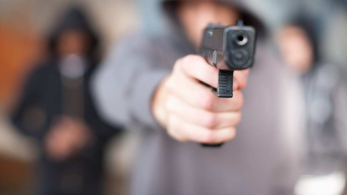 Atacan a guardia de seguridad y balean taquería