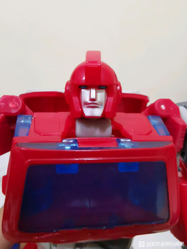 Studio-Series-86-Voyager-Ironhide-08