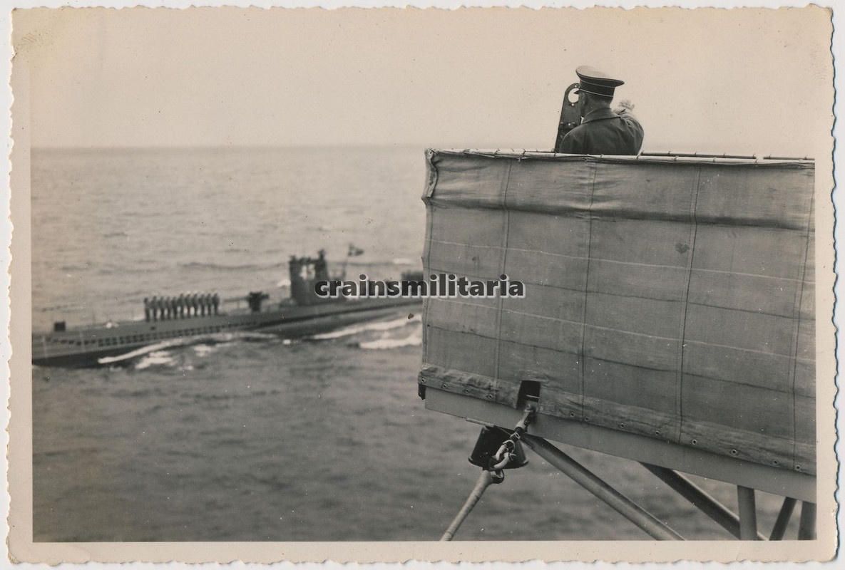 Orig. Foto Uboot U-45 begrüsst Kommandeur an Bor