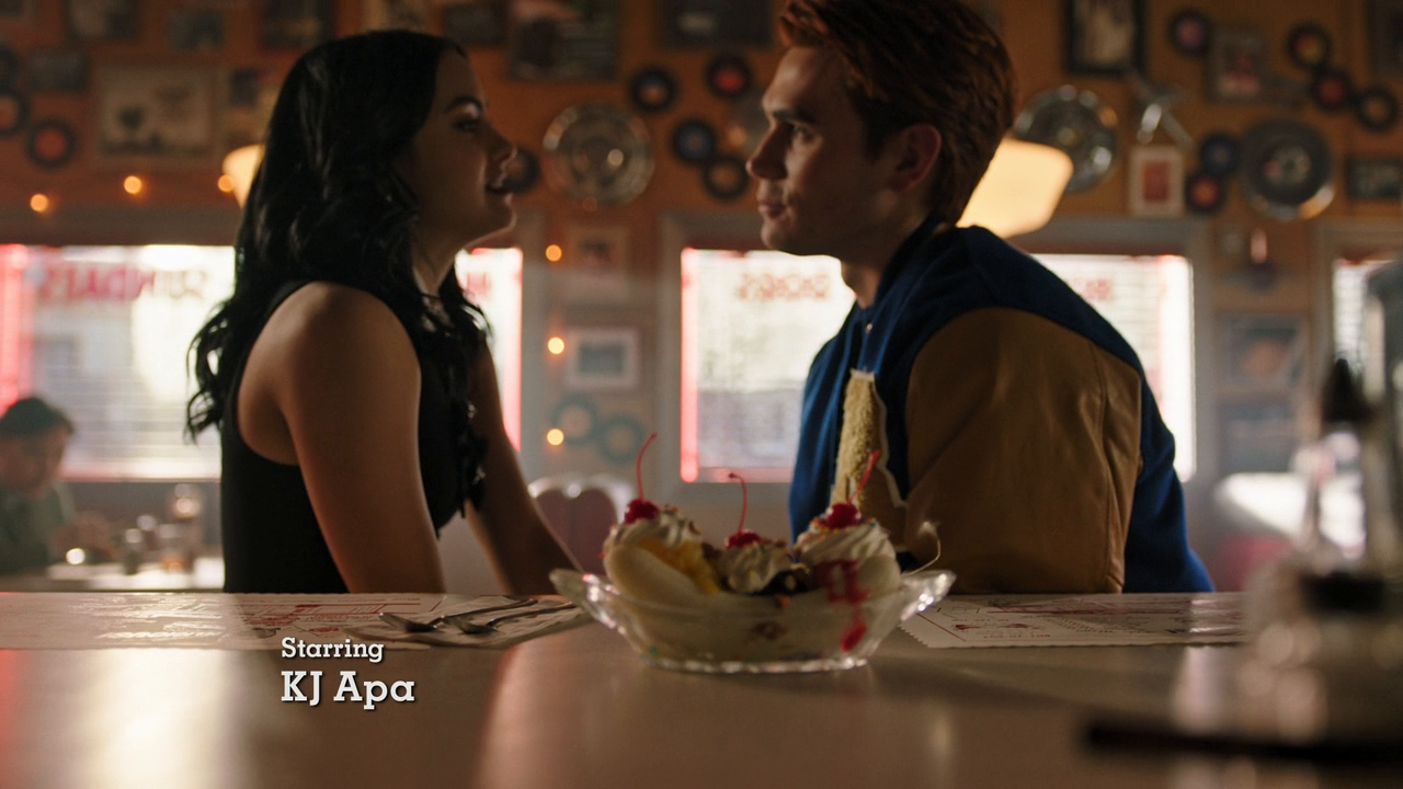 Riverdale.S05E01.L.ultimo.ballo.720p.WEBRip.ITA.ENG.DDP5.1.x264-BlackBit[screenshot 3]