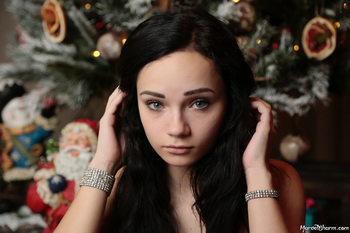 MarvelCharm_Karina-Holiday-Spirit-097