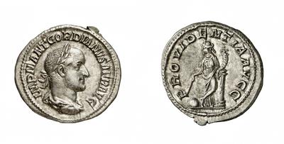 Denario de Gordiano III. P M TR P III COS P P. Emperador a caballo. Roma Subasta-lote-502-Helios-Numismatik-gordianus-II