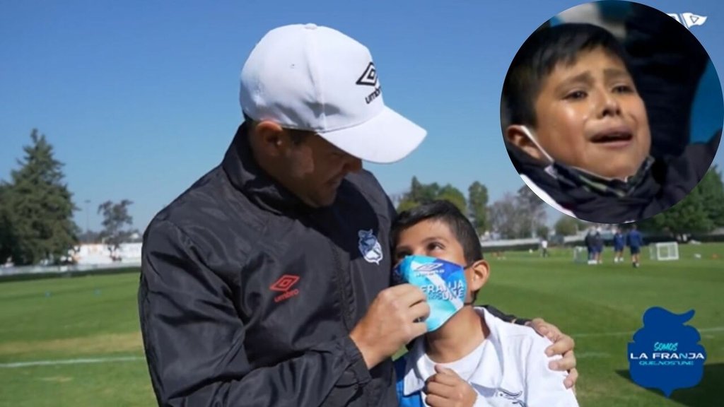 Niño que lloró en juego del Puebla recibe beca del 100% para ser futbolista