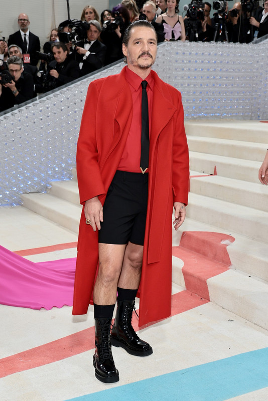 Met Gala 2023, Rihanna e le altre star in Valentino Met Gala 2023, Rihanna e le altre star in Valentino