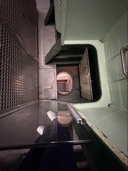 92-battery-hatch-01.jpg