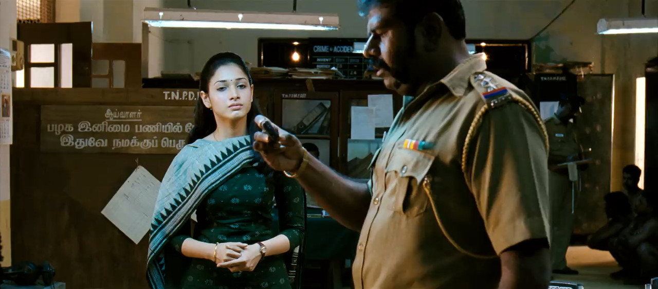 Ayan 2009 BluRay [Tamil] 480p, 720p ESub Screenshot
