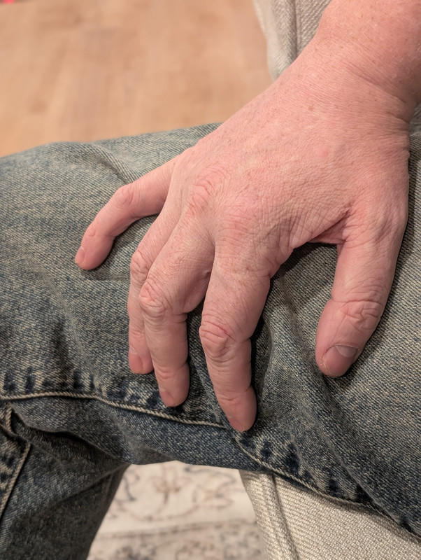 PXL 20251212 185156297 PORTRAIT