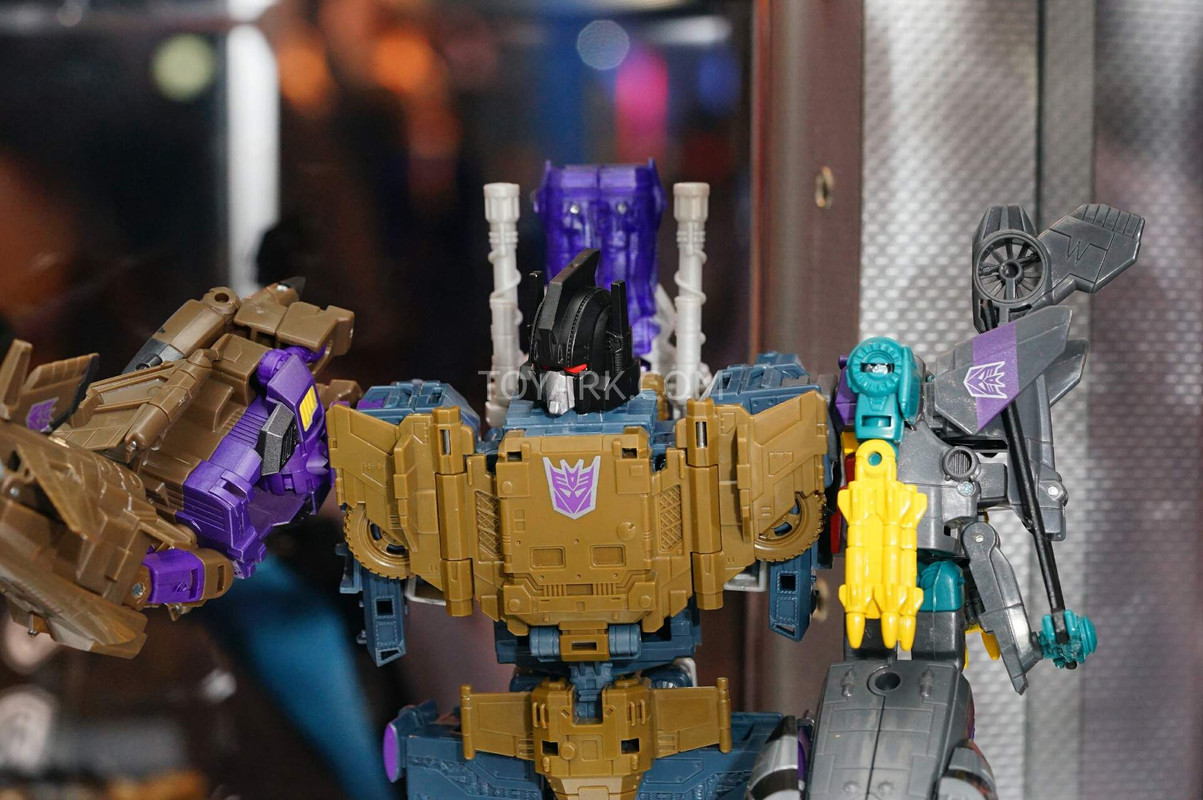 SDCC2015-Hasbro-Transformers-Combiner-Wars-040