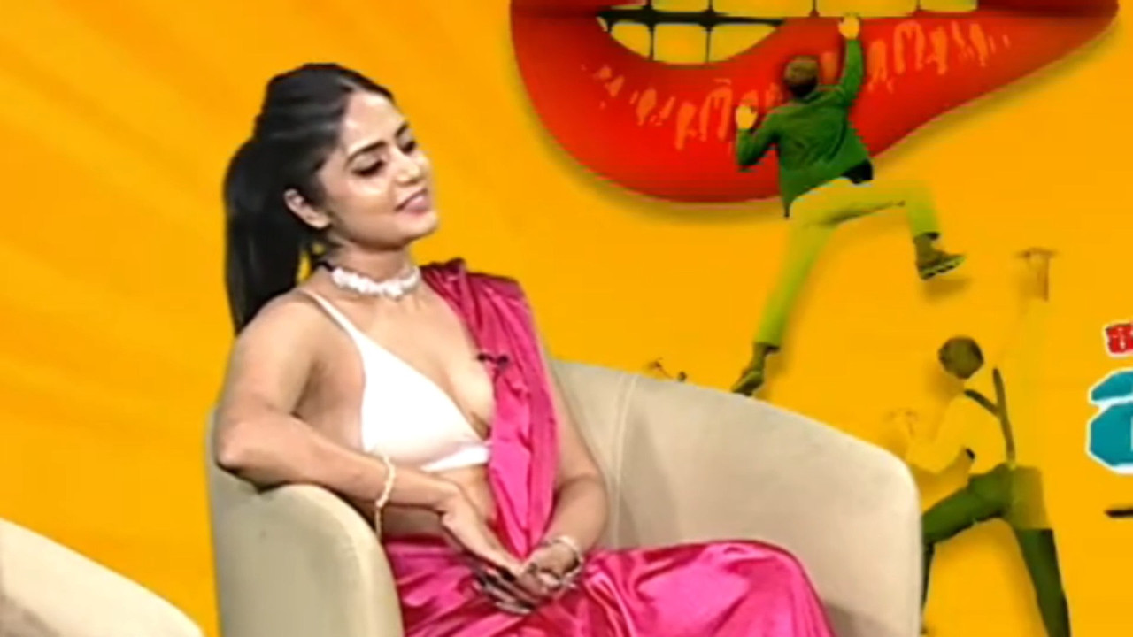 [Image: Pragya-Nayan-Sexy-Wide-boobs-and-clevage...52-197.jpg]