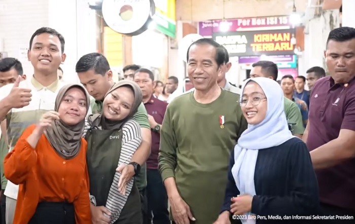 Presiden Joko Widodo saat berkunjung ke Jalan Malioboro, Jogja pada Kamis (19/6/2023).