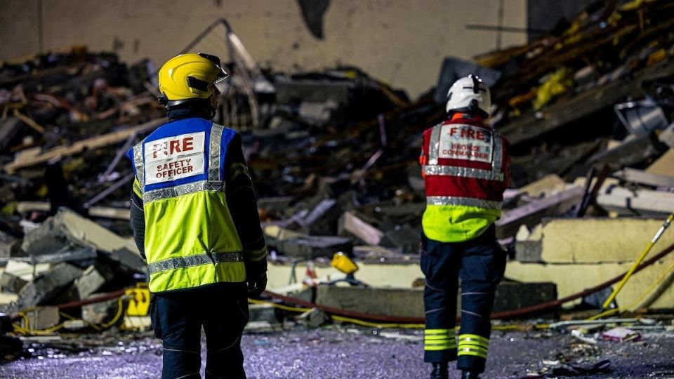 Bomberos minimizan una fuga de gas, horas después el edificio explota; estiman a 15 víctimas