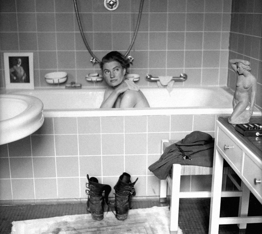 lee-miller-hitlers-bath.jpg
