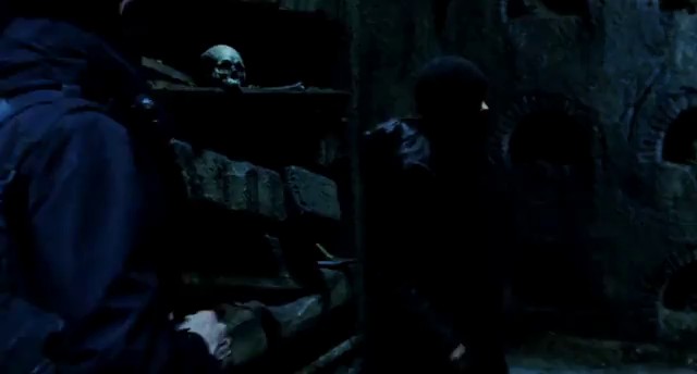 Hellboy-2004-Hindi-Multi-BDRip-480p-x264-AVC-AAC-2ch-ESub-mkv-0005
