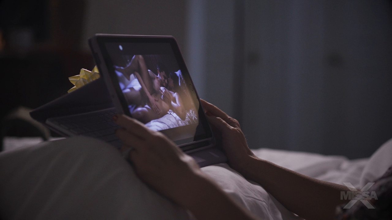 Brooke Barclays - Watching Porn with Brooke - MISSAX.mp4.0007