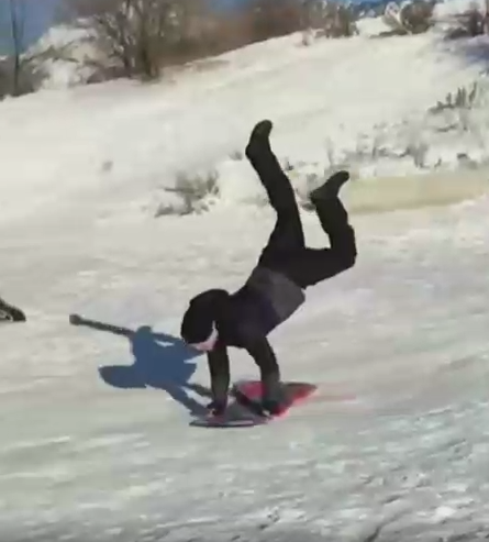Surfeando la nieve con la cara