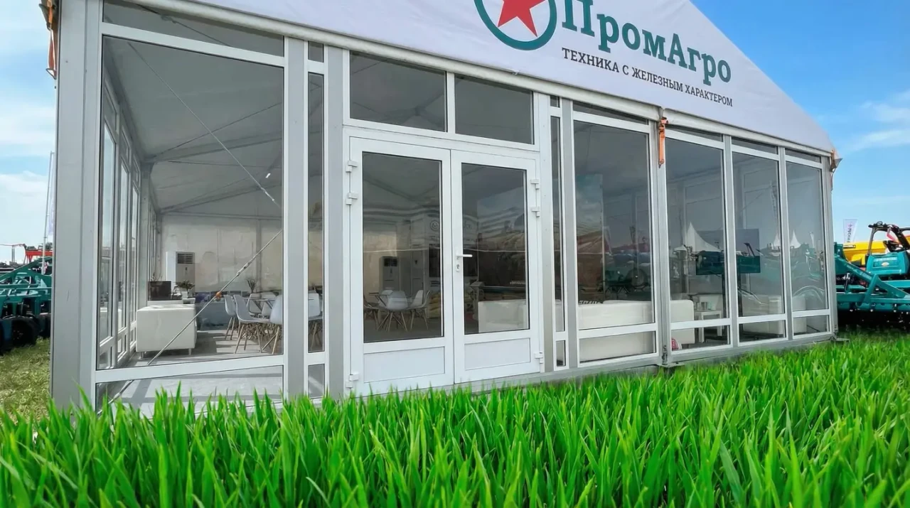 Двухстворчатая дверь