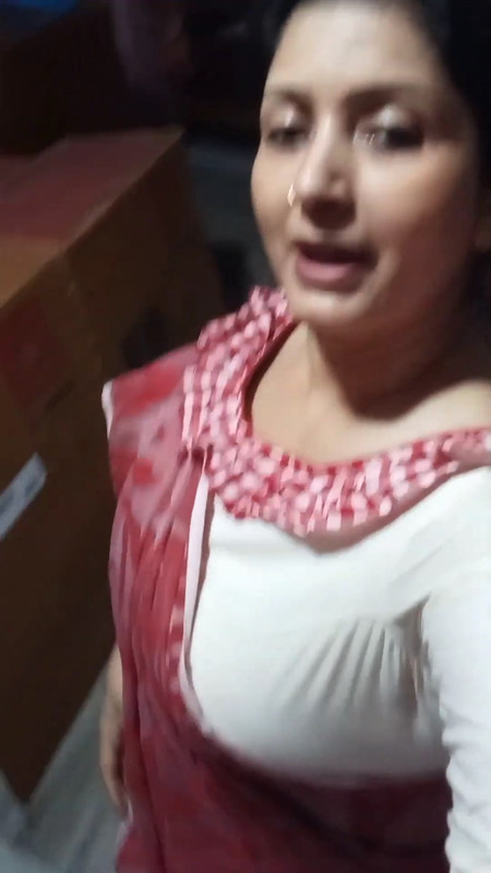 Hot Beautiful bengali Aunty sexy Navel in saree.mp4_snapshot_00.30.808