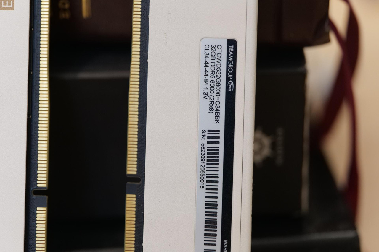 P1093880