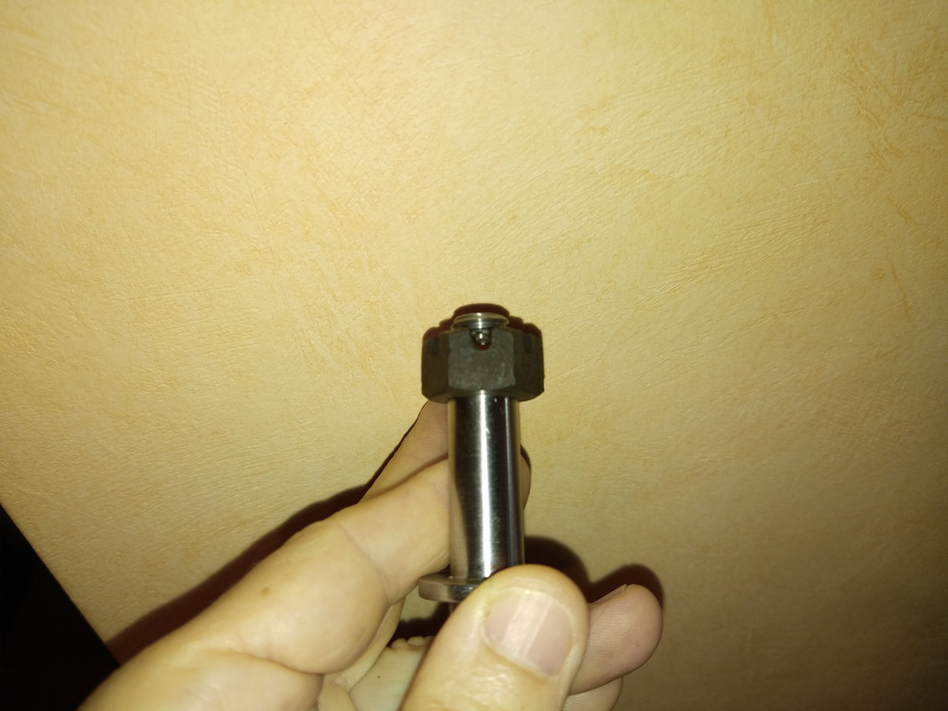 8 écrou H crénelé (12x175) épaulé - vissé en butée