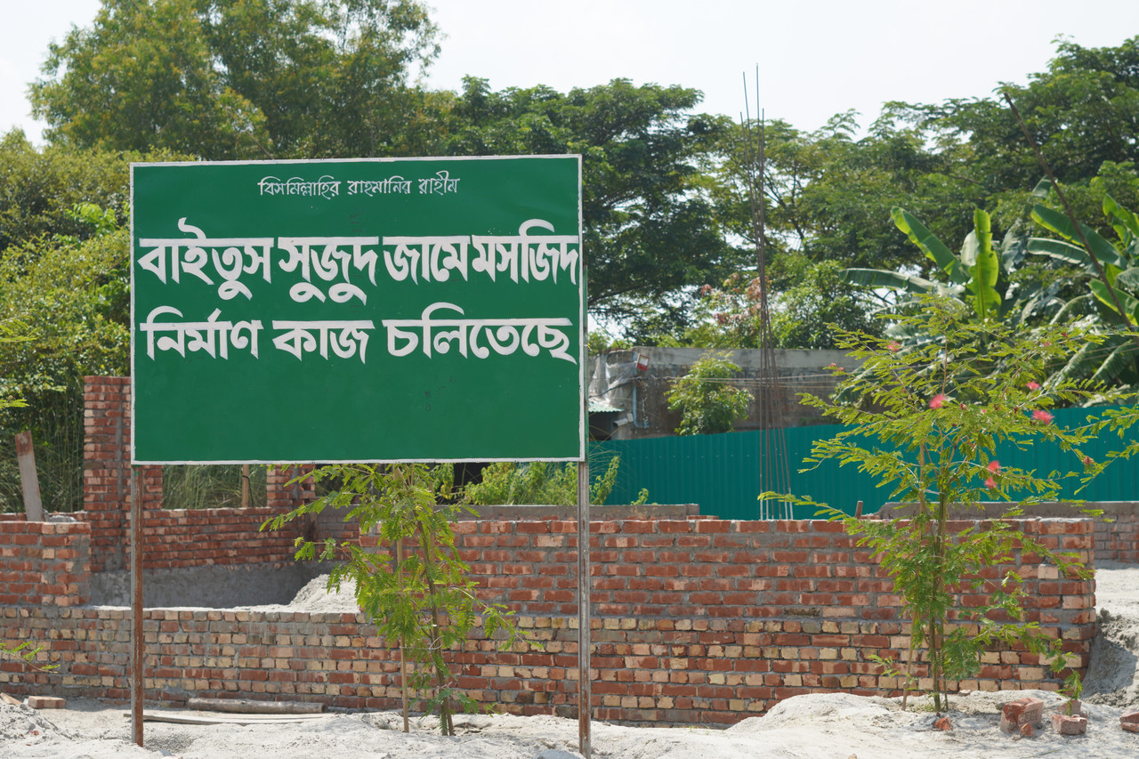 মসজিদের কাজ চলমান