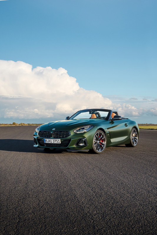 P90535756_highRes_the-bmw-z4-m40i-with