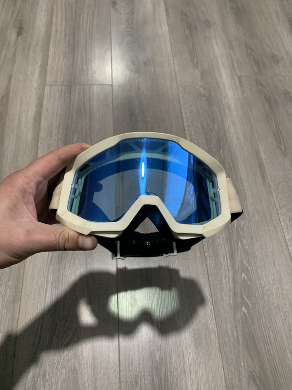 AF5F5CA3-0FB6-4E63-ABD5-666DCE2B5E1E