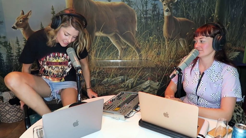 Grace-Helbig-Nude-Pussy-Slip-Upskirt-STARS-com-1