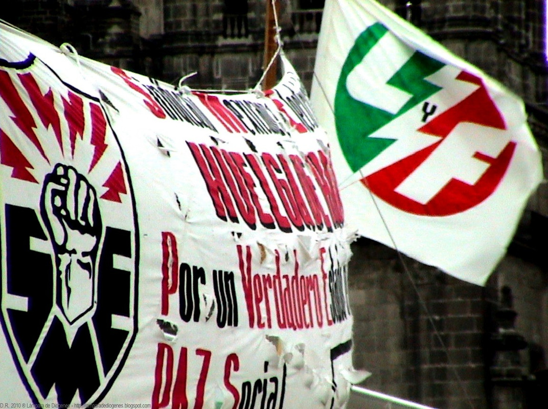 AMLO anuncia pensión para ex trabajadores de Luz y Fuerza por 