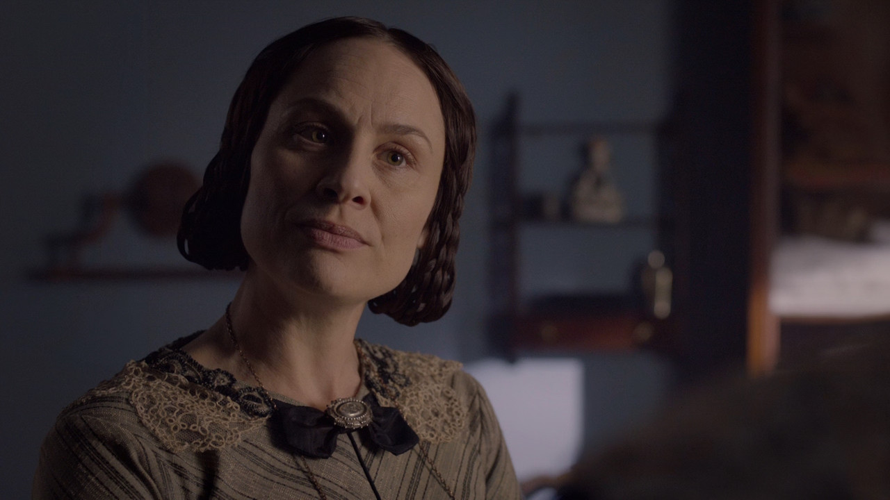 Victoria (2016) - S02E01 - A Soldier's Daughter (1080p BluRay x2