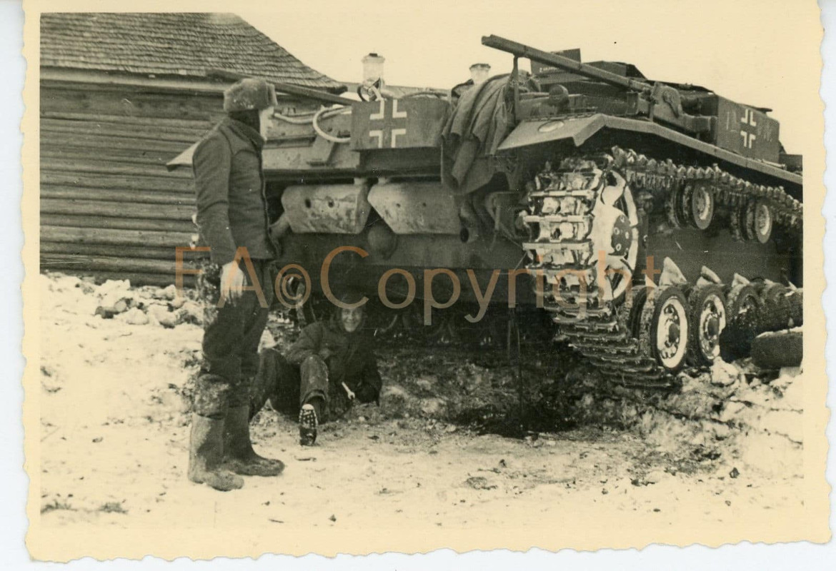 StuG Sturmgeschütz Panzer Tank Russland Foto1