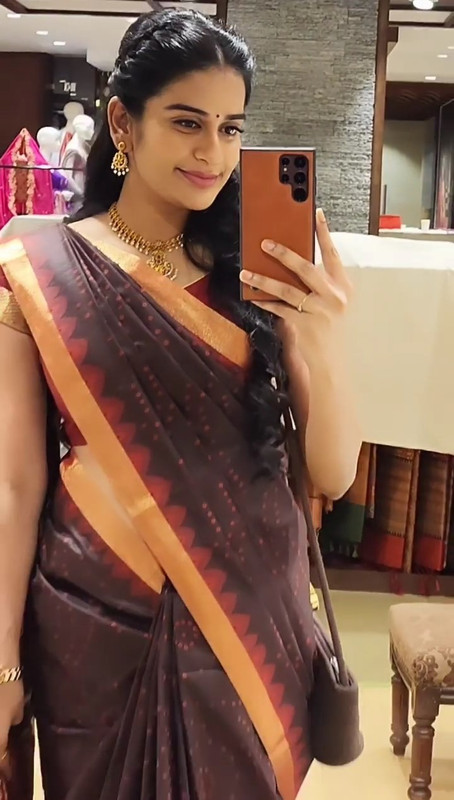 Hot Tamil Girl Sexy Navel Side view in marroon design saree.mp4_snapshot_00.30.675
