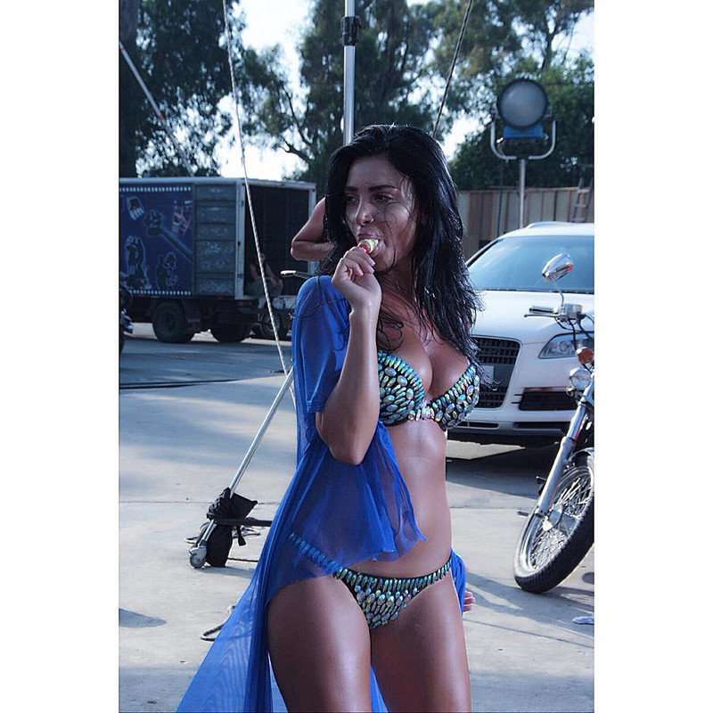 maria-nalbandian-lebanese-singer-hot-bikini-imag