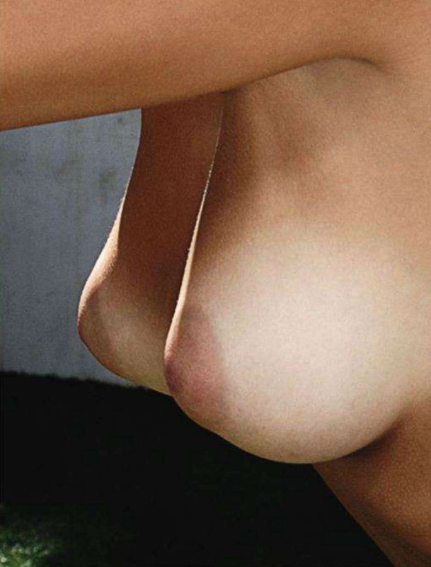 Emily-Ratajkowski-Nude-Topless-15