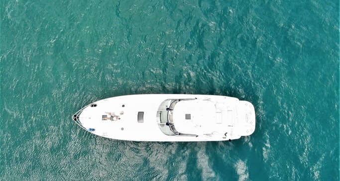 Yadtseb 60 ft boat charter Cancun - Panoramic view showing spacious deck perfect for Isla Mujeres tours