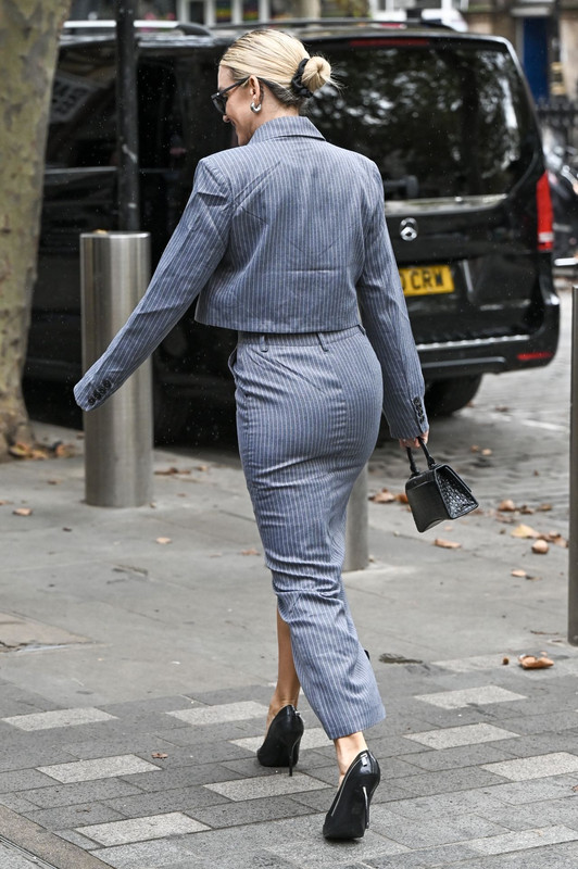 ashley roberts leaving global studios in london 09 18 2023 2