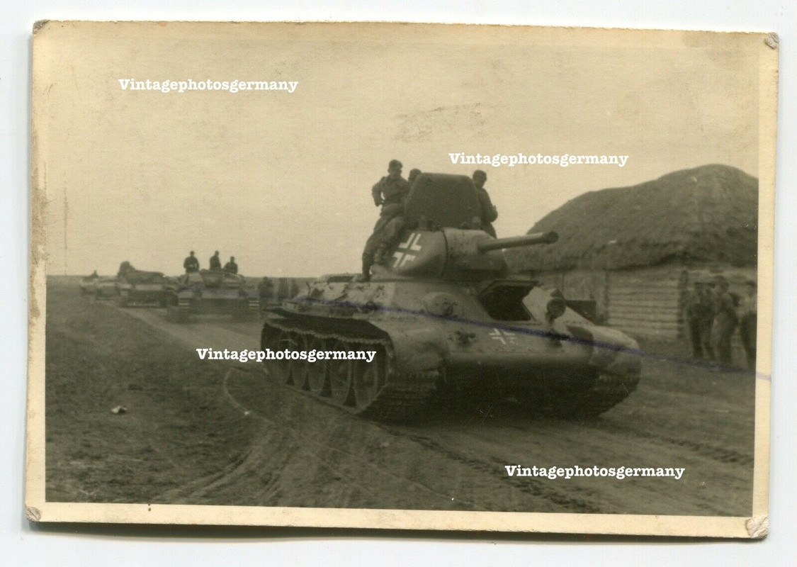 Foto Russland russischer Beute - Panzer T34 mit Balkenkreuz Sturmgschütz