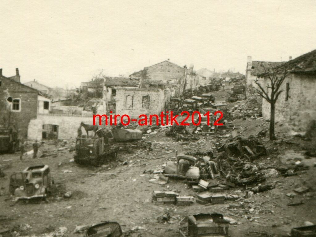 Wehrmacht, zerstörte LKW, PKW, Schlacht um Jenik