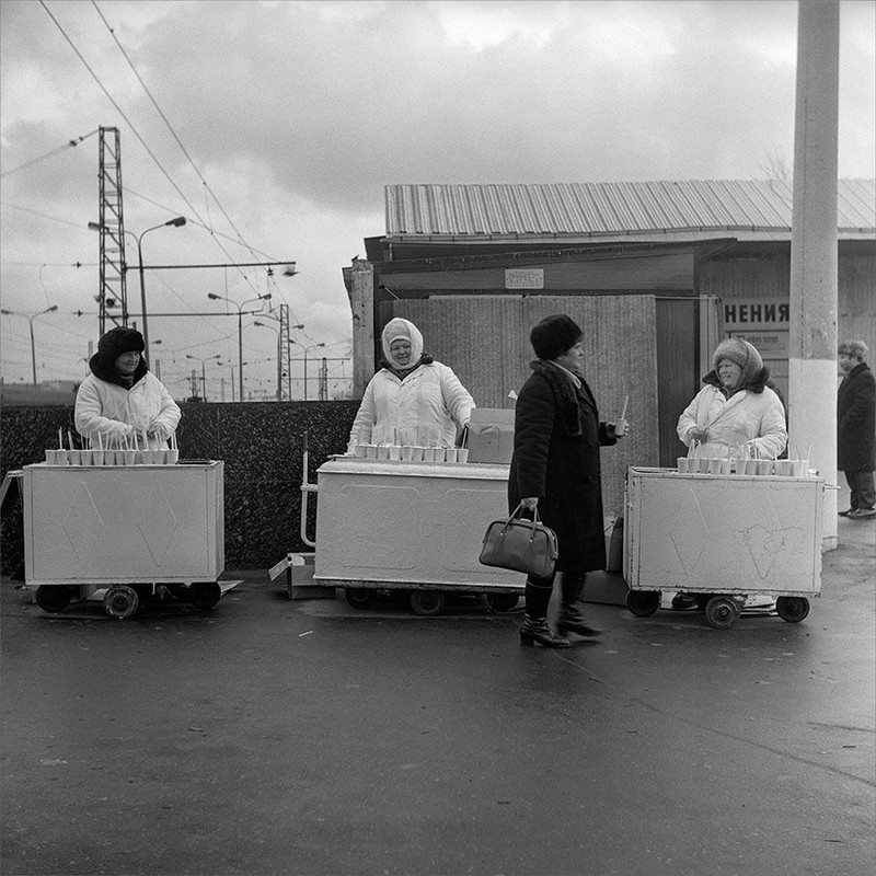 139 Продажа мороженного на Курском вокзале в Москве, 1981 год
