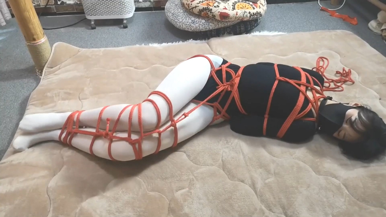 随心原创 杨蕊 黑色体操服.mp4_20210609_085452.295