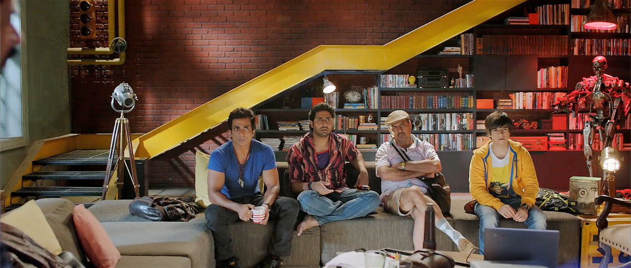 Happy New Year 2014 BluRay [Hindi + Tamil + Telugu] 480p, 720p, 1080p Screenshot