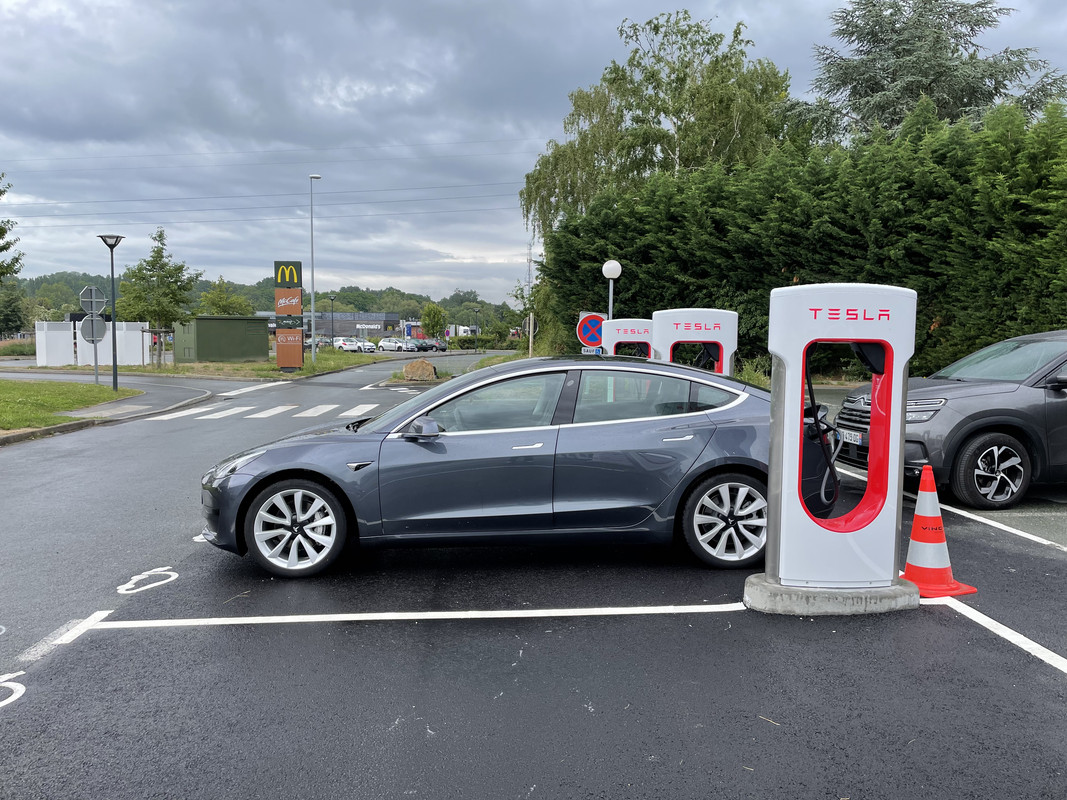 DFE49E1C-74E0-4B01-9315-0A3ADB6A7C84